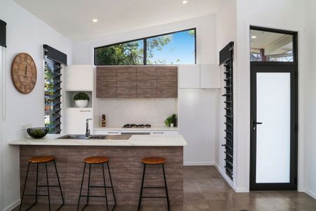 MODERN LIVING - Photo 4