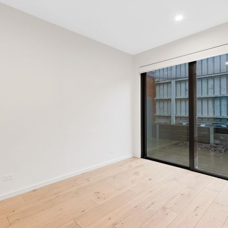 Ground Floor Apartment with Courtyard - Photo 5