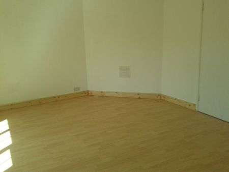 4 Bed Semi-Detached House, Barkham Road, N17 - Photo 2