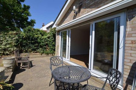 Old Farm Road East, Sidcup, DA15 - Photo 2