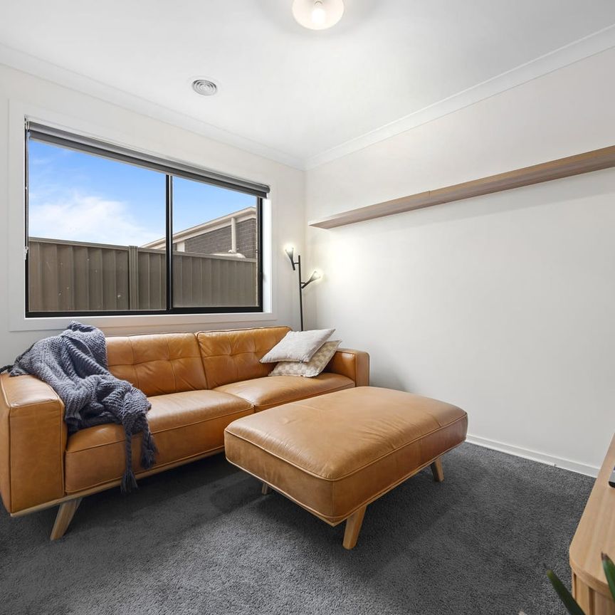 MODERN FAMILY LIVING - Photo 1