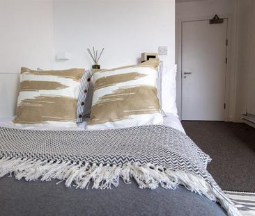 1 bedroom in a flat share to rent - Photo 5