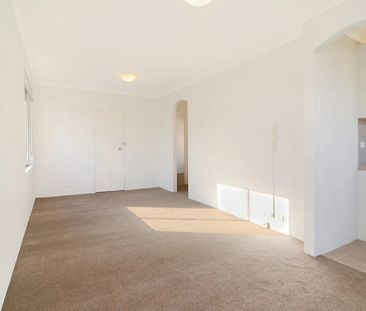 Two Bedroom Apartment with Parking - Beachside Living - Photo 5