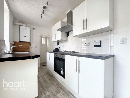 2 bedroom end of terrace house to rent - Photo 3