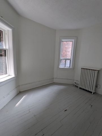For Lease - 1020 Queen Street Unit# 1, Toronto, Ontario - Photo 2