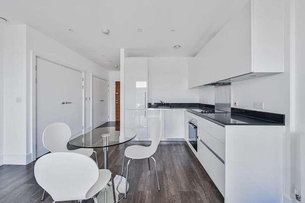 Compton House, Woolwich Riverside, SE18 - Photo 1