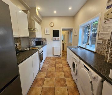 4 Bed Student Accommodation - Photo 3