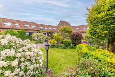 Mentmore Court, Howel Hill, Mentmore - Photo 3