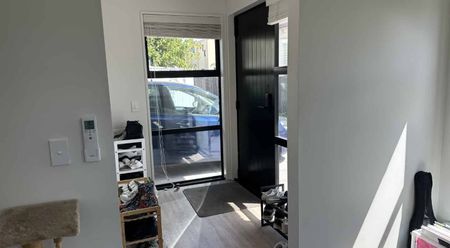 **Spacious 3-Bedroom Townhouse for Rent in Edgeware** - Photo 3