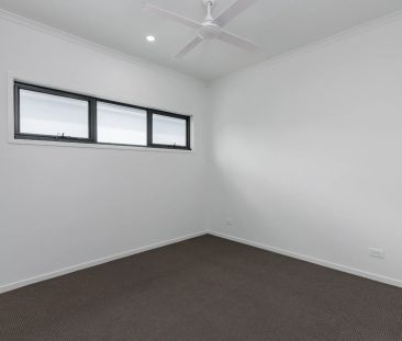 Brand new, beautifully designed townhouse! - Photo 1