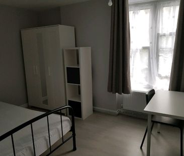 Room in a Shared Flat, Boreman House, SE10 - Photo 4