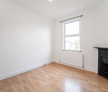 4 bedroom end of terrace house to rent - Photo 4