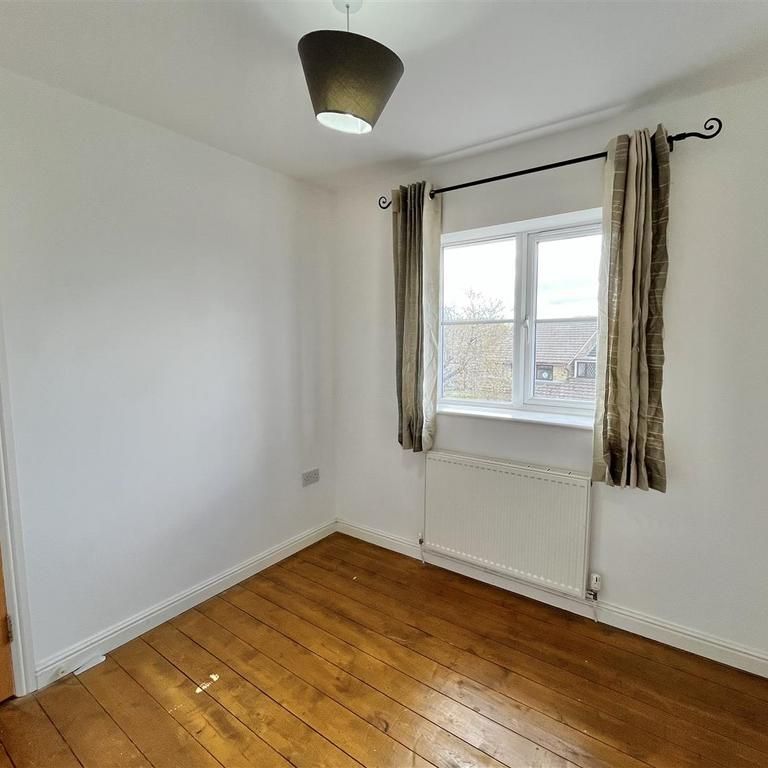 4 bedroom semi-detached house to rent - Photo 1
