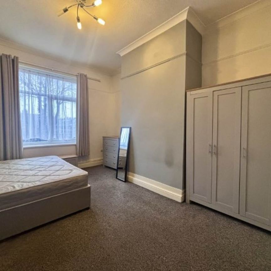 Victoria Road (room 1), Morley, Leeds - Photo 1