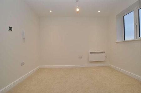 Redwood Grove, Bedford, MK42 - Photo 2