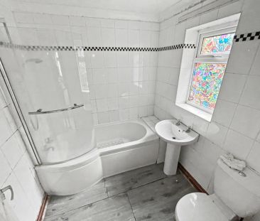 Cute and Charming 3 Bed Home - Photo 4