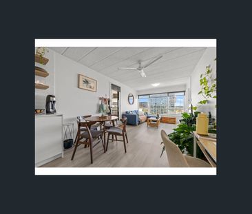 Stylish Coastal Apartment with Balcony & Furnished Comfort - Photo 5