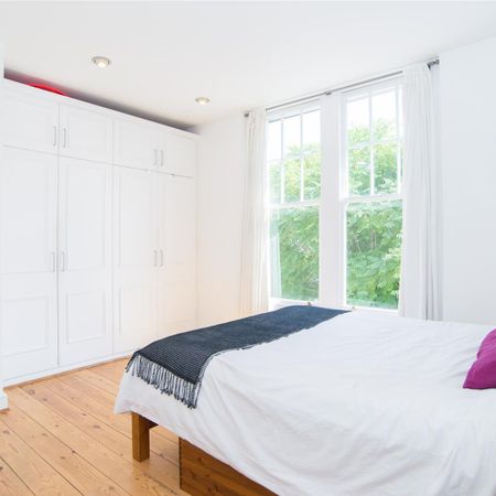 Greencroft Gardens, South Hampstead, London - Photo 3