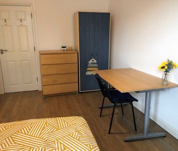 7 Bed Semi-Detached House, Lenton Boulevard, NG7 - Photo 3