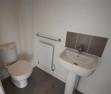 2 bedroom semi-detached house to rent - Photo 5