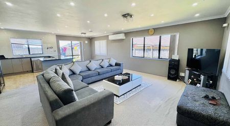 Spacious 4-Bedroom Home with Study in a Prime Location! - Photo 2