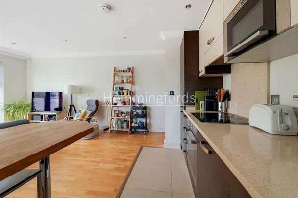 Maple Leaf Court, Broomfield Lane, Palmers Green, N13 - Photo 1