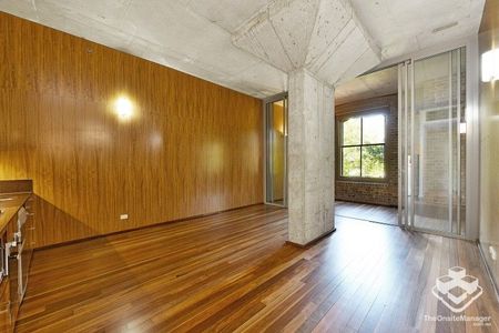 Unique warehouse conversion apartment - Photo 4