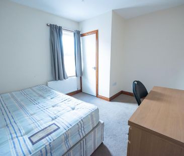 4 bedroom terraced house to rent - Photo 3