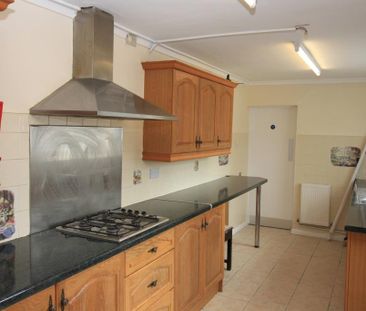 6 bedroom end of terrace house to rent - Photo 6