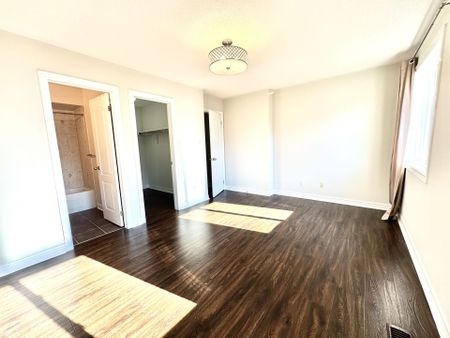 For Lease - 113 Mynden Way, Newmarket, Ontario - Photo 2