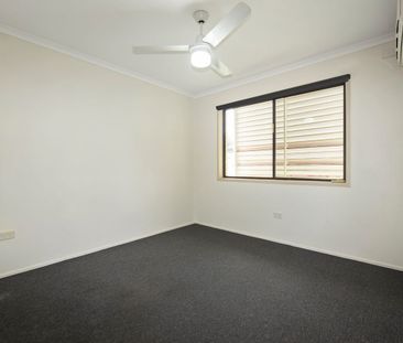 4 Bedroom Home with Air Conditioning and Fully Fenced Yard - Photo 4