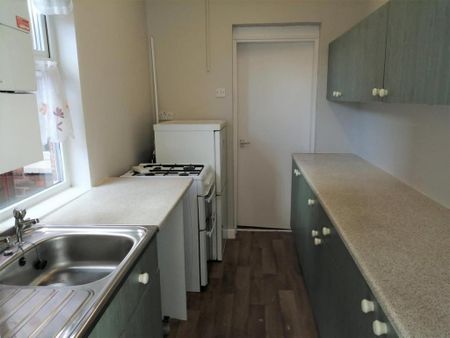 3 bedroom terraced house to rent - Photo 4