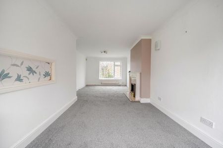3 bedroom semi-detached house to rent - Photo 2