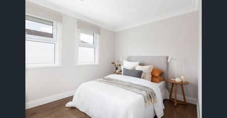 Duplex with High-End Finishes - Photo 2