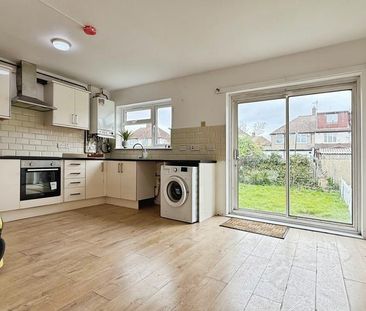 5 bedroom semi-detached house to rent - Photo 5