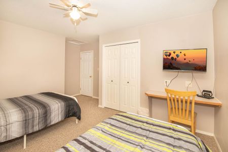 Rent-A-Room in this Roomy 8 Bed Home! Based On Double Occupancy. - Photo 2