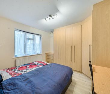 4 bedroom semi-detached house to rent - Photo 5