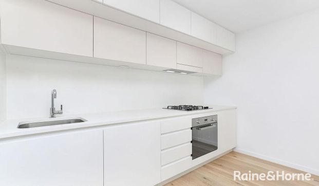 Immaculate 1 Bed + Study! - Photo 1