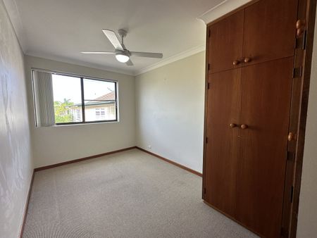 LARGE 2 BEDROOM UNIT IN CENTRAL LOCATION - Photo 5