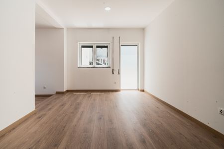 1 Bedroom Apartment in Liberdade Neighborhood - Photo 2
