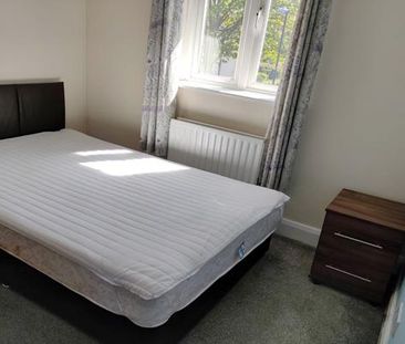 4 bedroom semi-detached house to rent - Photo 4