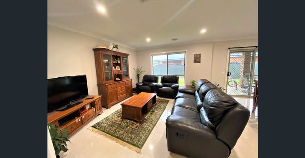 As New Large Family Home - Photo 1