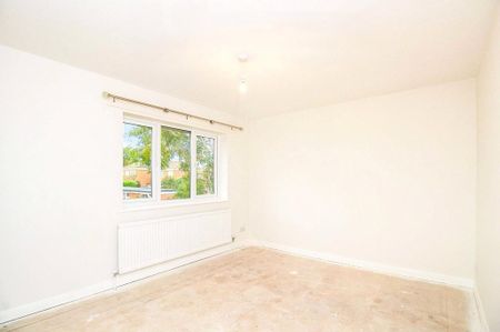 4 bedroom detached house to rent - Photo 4