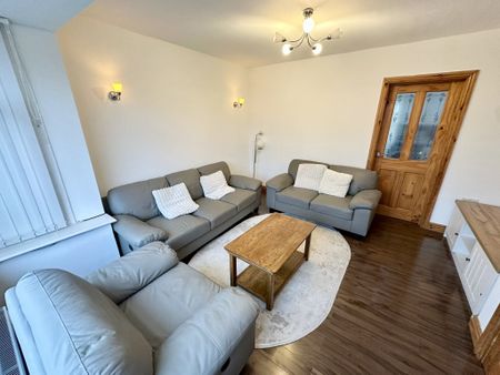 The Oval, Leeds - Photo 3