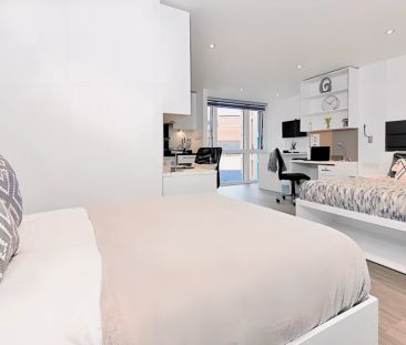 Cool studio in a residence near Victoria Park - Photo 3