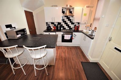 2 bedroom House in Thornville Mount, Leeds - Photo 2