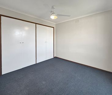 2 Bedroom Unit Walking Distance to Pakington Street - Photo 4