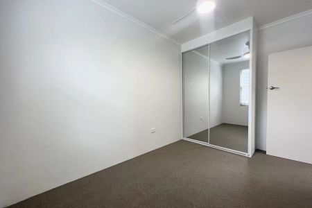 Lovely Three Bedroom Apartment, Conveniently Located! - Photo 4