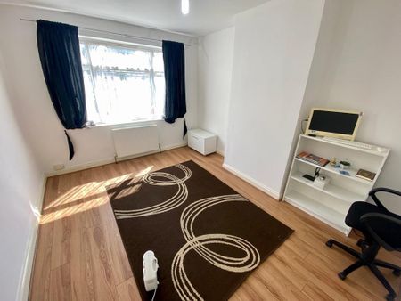 3 bedroom semi-detached house to rent - Photo 3