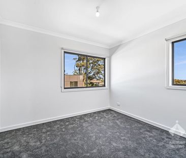 Modern Three-Bedroom Townhouse in Convenient Doveton Location - Photo 3